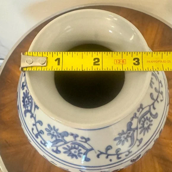 Vintage Chinese Chinoiserie Blue and White Porcelain Vase with Lotus / Monkey - Picture 8 of 8